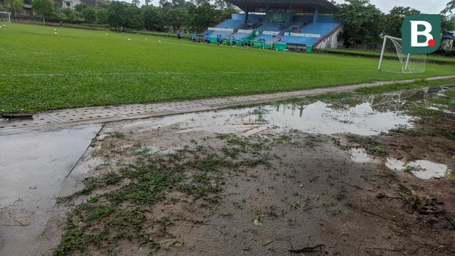 Becek, Suasana Tempat Latihan Timnas Indonesia