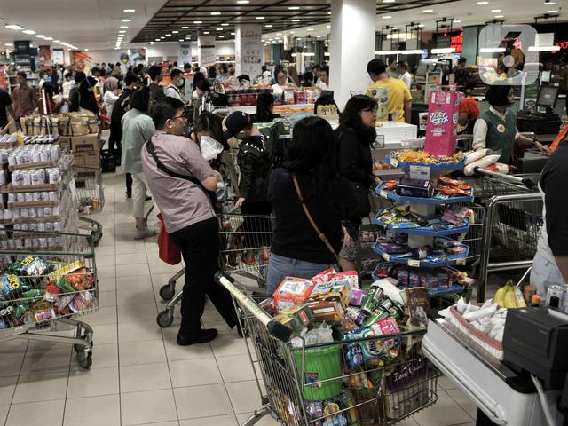 headline virus corona picu panic buying makanan masker hand sanitizer bagaimana meredamnya news liputan6 com