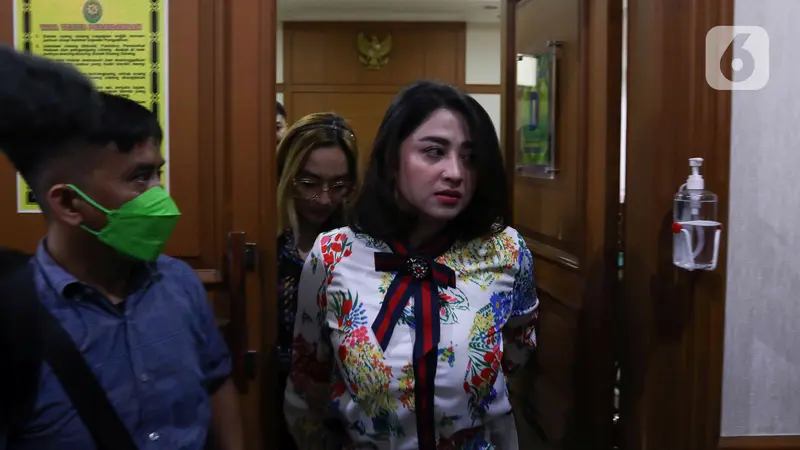 FOTO: Dewi Perssik dan Angga Wijaya Jalani Sidang Cerai Perdana