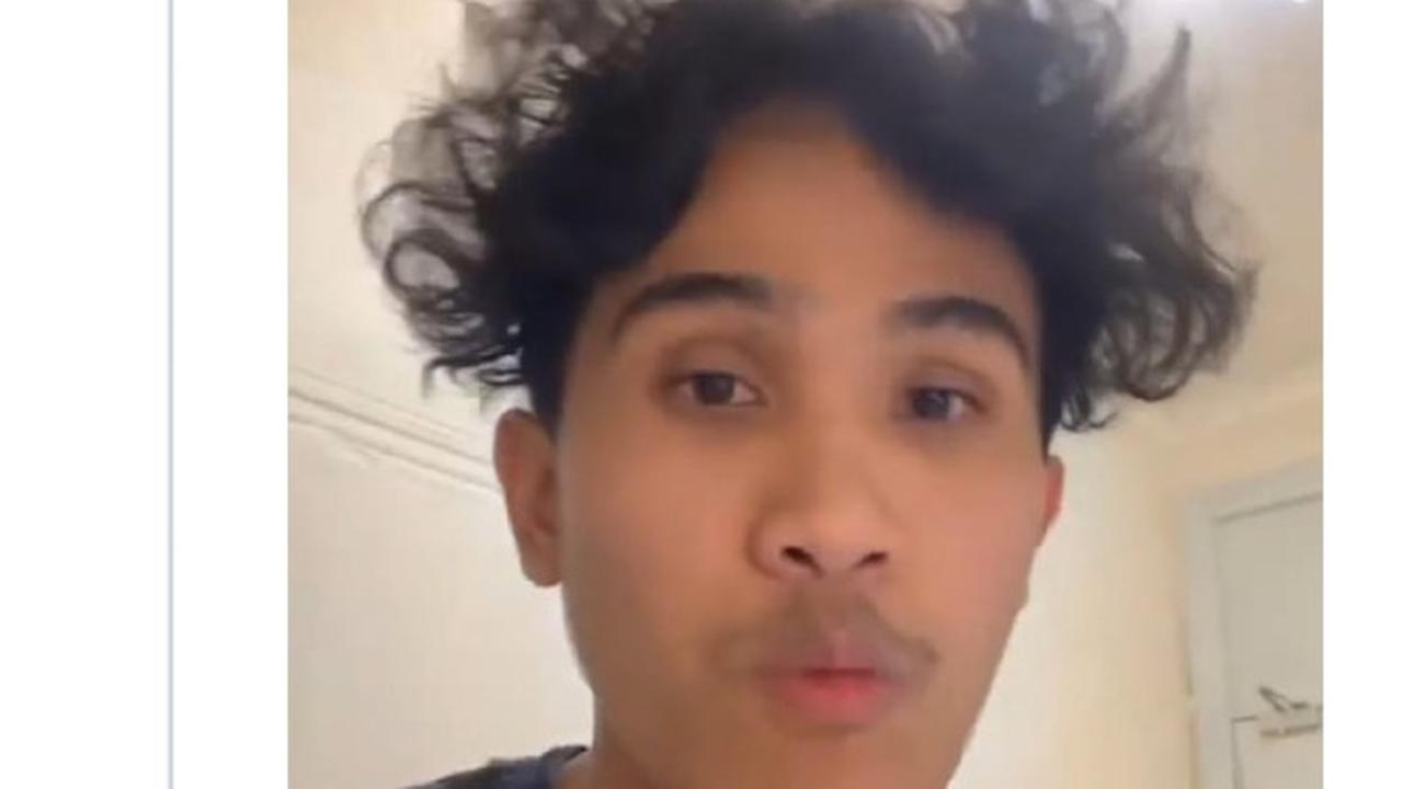 Awbimax Reborn Adalah Nama Akun TikTok Pemuda Bernama Bima Yudho Saputro yang Saat Ini Berada di Australia. Kali Ini Dia Bercerita Bahwa Ayahnya Ditelepon Arinal Djunaidi, Gubernur Provinsi Lampung, dan Dimaki-Maki