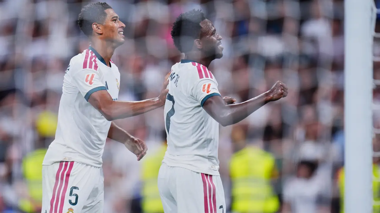 Pemain Real Madrid Jude Bellingham dan Vinicius Junior