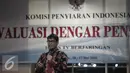 Ketua KPID DKI, Adil Quarta Anggoro memberikan sambutan di acara penutupan Evalusi Dengar Pendapat (EDP) di kantor KPID, Jakarta, Selasa (17/5). Ke depannya Stasiun televisi akan menambah konten lokal dalam setiap tayangannya. (Liputan6.com/Faizal Fanani)