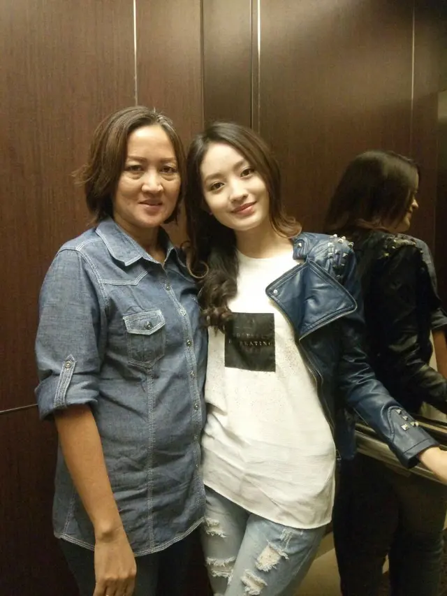 Momen Kedekatan Natasha Wilona dan Sang Mama, Theresia (Instagram/@ftheresia69)