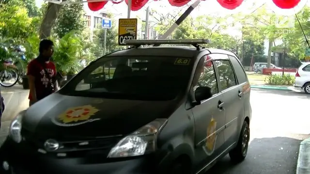 Tim Detasemen Khusus (Densus) 88 Antiteror Polri menangkap terduga teroris di Cluster Media Grove, Perumahan Graha Raya, Serpong, Tangerang Selatan, Banten