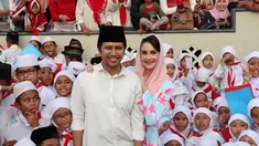 Arumi Bachsin dikenal dengan gaya busananya yang sederhana. Kerudung simple selalu menjadi andalan ibu dua anak ini. (Liputan6.com/IG/@emildardak)