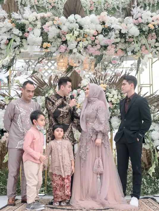 Venna Melinda dan Ferry Irawan (Instagram/hijrahwedding)
