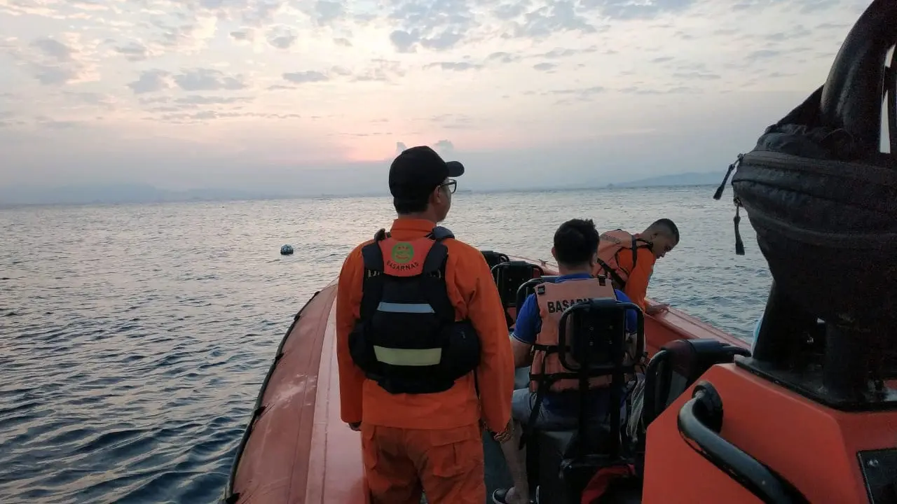 Basarnas Cari Penyelam Hilang