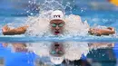 Atlet renang asal Prancis, Leon Marchand, bertanding dalam final 400 meter estafet putra dalam World Aquatics Championships, Fukuoka, Jepang, Minggu (23/7/2023). (AFP/Manan Vatsyayana)