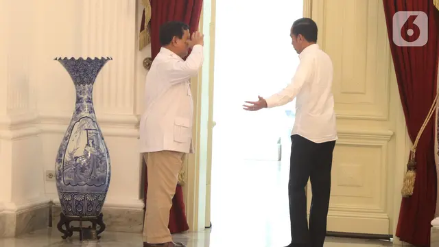 Tawa Jokowi dan Prabowo di Istana Merdeka