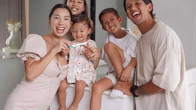 Menanti Anak Keempat, Intip 9 Potret Gaya Keluarga Jennifer dan Irfan Bachdim yang Selalu Kompak