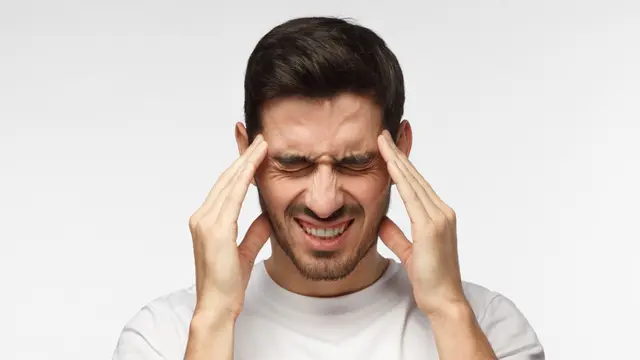 10 Penyebab Rambut Rontok pada Pria yang Berujung Kebotakan, Temukan Solusinya