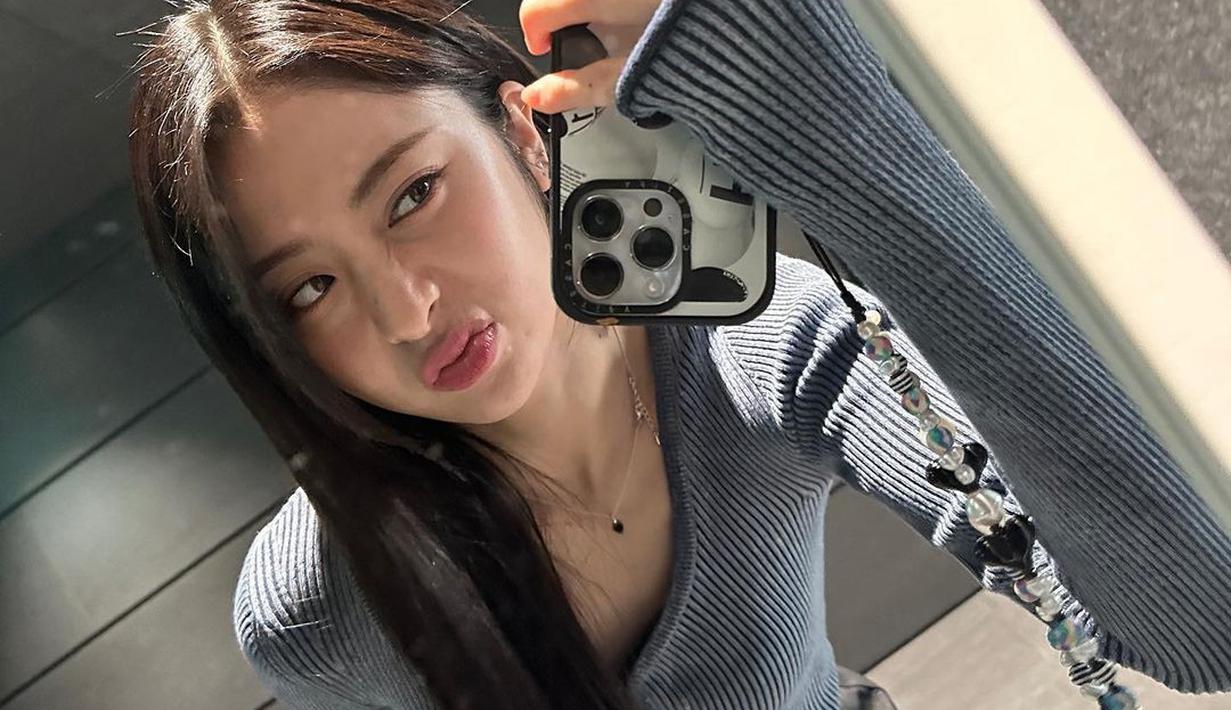 Yunjin Le Sserafim. (Instagram/ jenaissante)