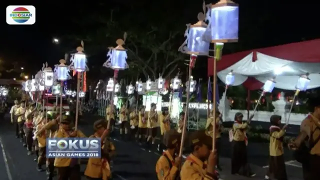 Dalam perayaan HUT Pramuka di Banyuwangi, ribuan pelajar gelar pawai lampion yang bertemakan Asian Games.