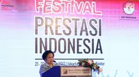 Presiden kelima RI Megawati Soekarnoputri memberikan sambutan pada Festival Prestasi Indonesia di Jakarta Convention Center, Senin (21/8). Acara ini digelar untuk memperingati hari kemerdekaan Indonesia yang ke-72. (Liputan6.com/Helmi Fithriansyah)