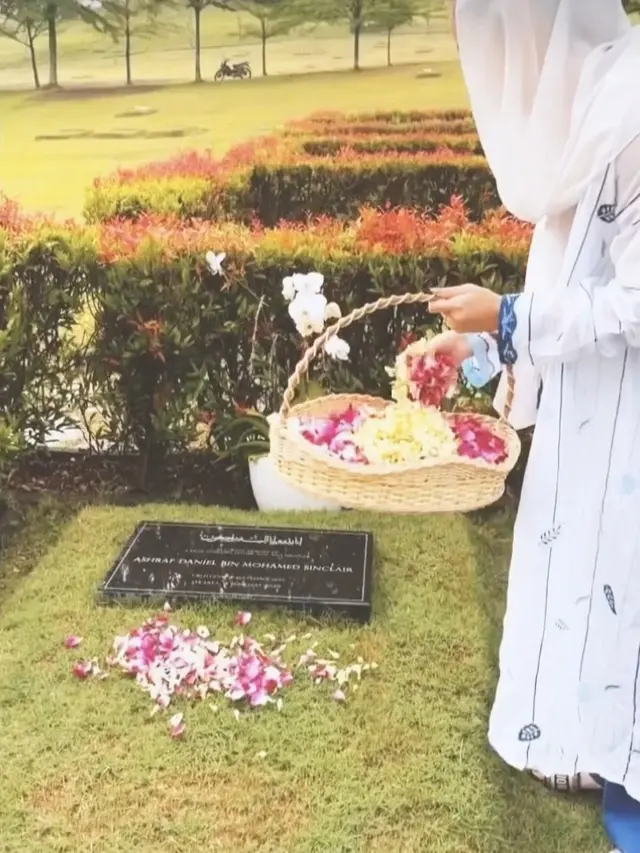 Bunga Citra Lestari ziarah makam Ashraf Sinclair dalam momen mengenang hari pernikahan 14 tahun yang lalu (Foto: Instagram bclsinclair)