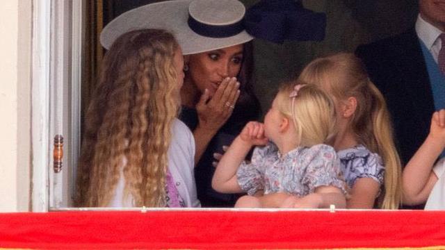 Hadiri Parade Trooping the Color, Meghan Markle Tampil Menawan Berbalut Gaun Warna Biru Navy