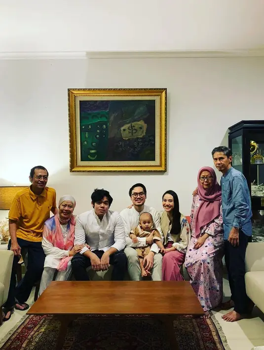 Dewi Yull dan Suami (Instagram/dewiyullofficial)