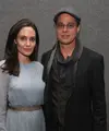 Angelina Jolie sebagai penggugat cerai Brad Pitt untuk pertama  kali sekaligus meminta hak asuh penuh anaknya. Namun kini disiarkan bahwa Jolie sedang merindu dan berpikir dua kali  soal perceraiannya. (AFP/Bintang.com)