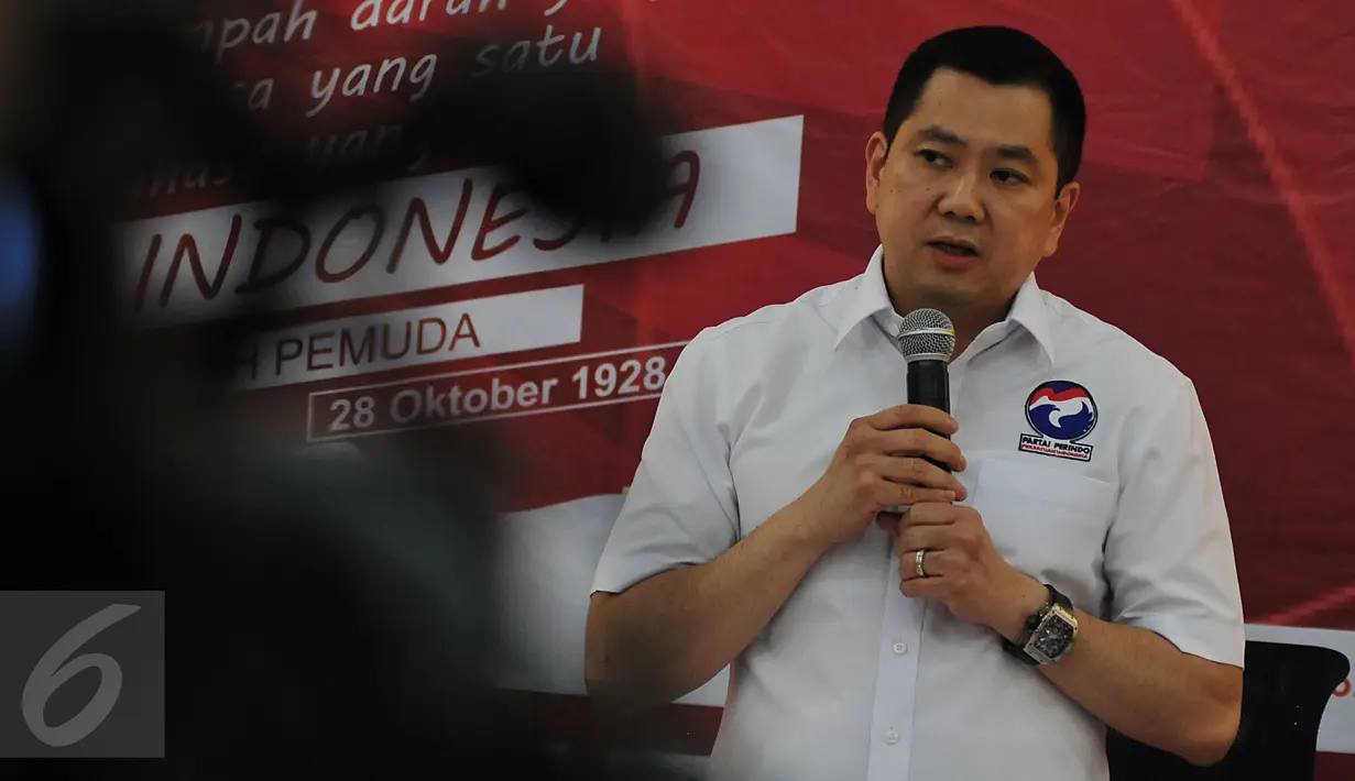 Ketua Umum Partai Perindo, Hary Tanoesoedibjo saat menghadiri Rembug Pemuda di kantor DPP Partai Perindo, Jakarta, Selasa (27/10/2015). Perindo perihatin atas situasi perekonomian yang saat ini dihadapi pemerintahan Jokowi-JK. (Liputan6.com/Johan Tallo)