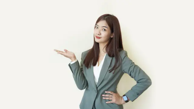 Nggak Harus Hitam Putih, Ini Rekomendasi Outfit untuk Interview yang Stylish Tapi Tetap Sopan