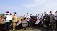 Petani Kabupaten Malang Terima Sejumlah Bantuan Alsintan dari Presiden Jokowi