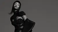 Pose Seksi Rihanna Pun Terinspirasi `Fifty Shades of Grey`