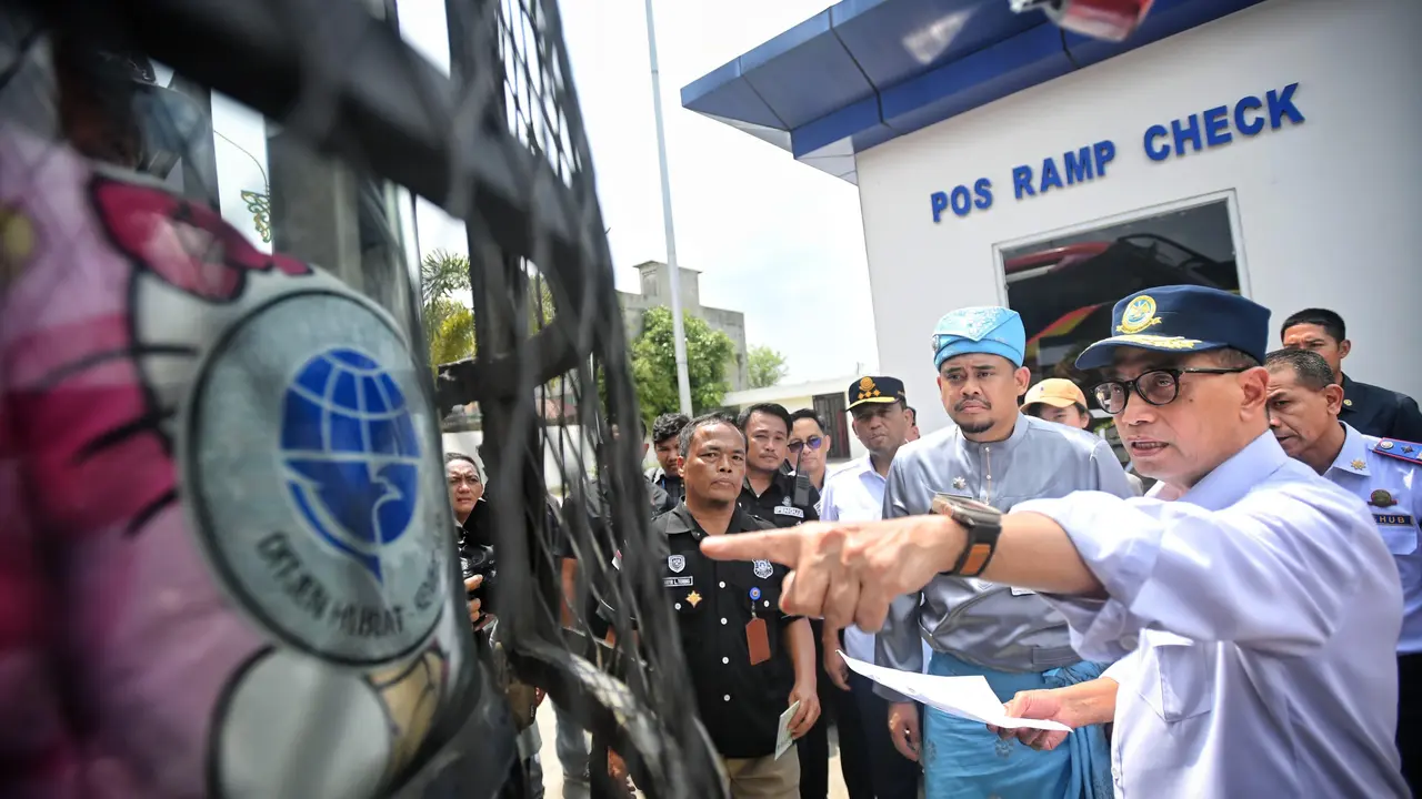 Menteri Perhubungan (Menhub) Budi Karya Sumadi bertemu dengan Wali Kota Medan Bobby Nasution membahas mengenai transportasi perkotaan. (Dok Kemenhub)