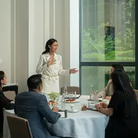 Langham Jakarta hadirkan fasilitas modern dengan suasana yang elegan.