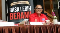CEO Mahaka Sports, Hasani Abdulgani saat mengikuti Drawing babak 8 besar Piala Jenderal Sudirman di Hotel Century, Senayan, Jakarta, Kamis (3/12/2015). (Bola.com/Nicklas Hanoatubun)