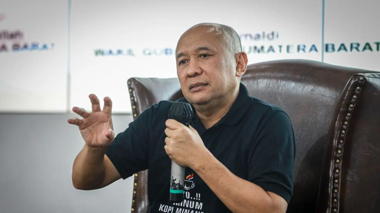 Menteri Koperasi dan UKM Teten Masduki mengajak pelaku rsntai pasok kopi untuk membangun koperasi.