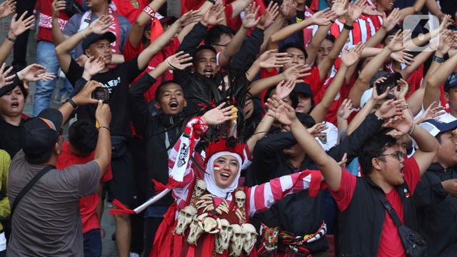 Euforia Suporter Wanita Saksikan Langsung Laga Timnas Indonesia