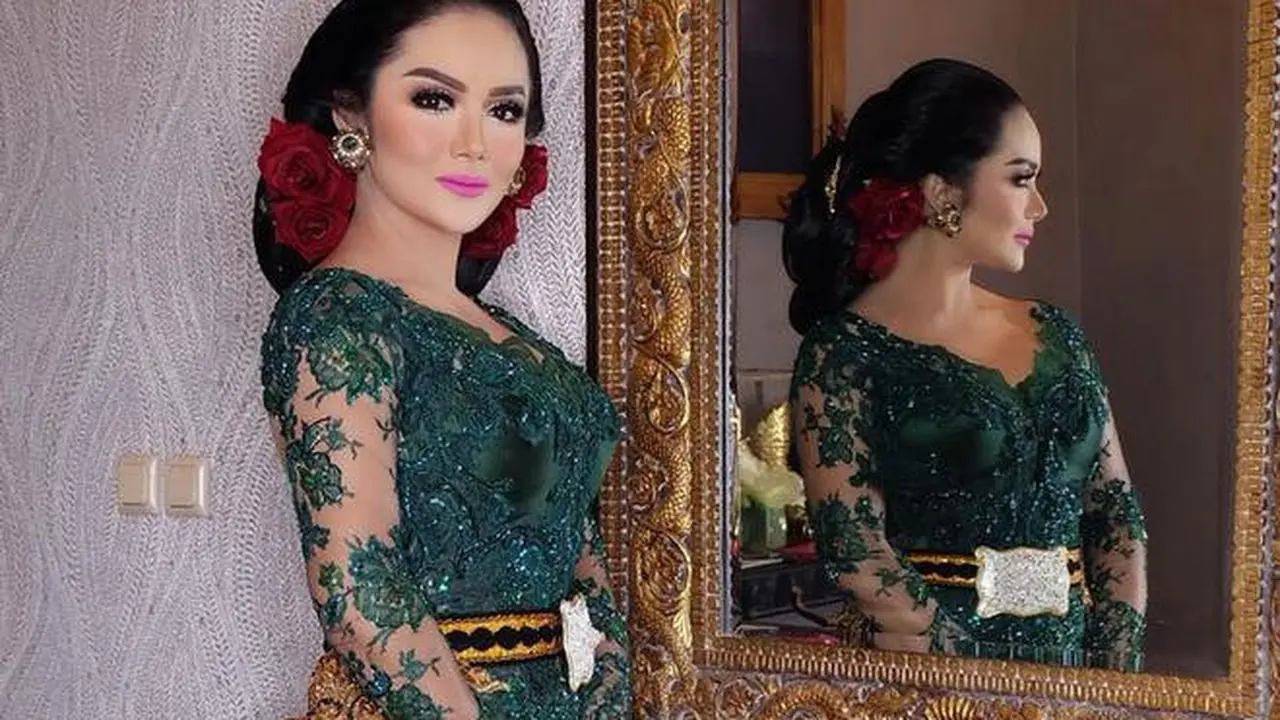 [Bintang] Krisdayanti Kutuk Bom Surabaya