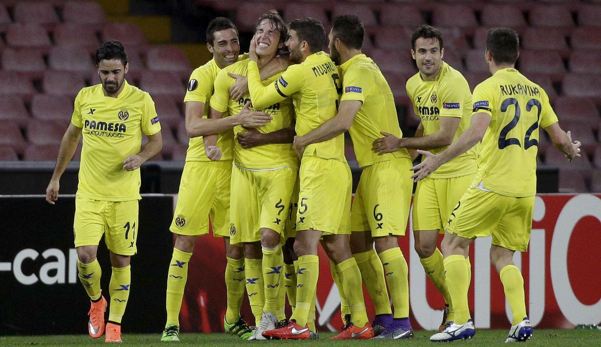 Secara mengejutkan Villarreal menjukalkan Napoli untuk lolos ke babak 16 besar liga Europa dengan agregat gol  2-1. (REUTERS/Max Rossi)