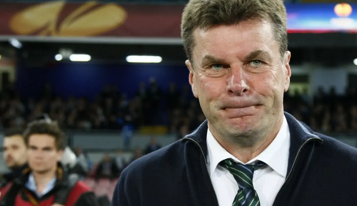 Raut sedih terpancar dari pelatih Wolfsburg setelah timnya gugur di perempat final European League, Jumat (24/4/2015). (AFP).