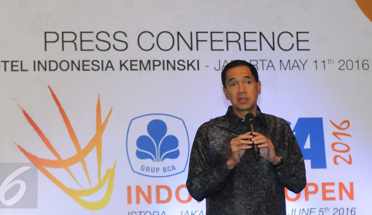 Ketua Umum PBSI, Gita Wirjawan memberikan sambutan pembuka BCA Indonesia Open Superseries Premier 2016 di Jakarta, Rabu (11/5/2016). BCA Indonesia Open 2016 berlangsung 30 Mei-5 Juni dengan total hadiah 900 ribu USD. (Liputan6.com/Helmi Fithriansyah)