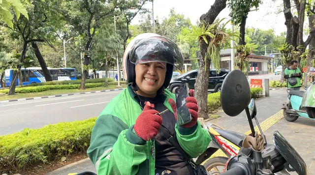 Ojek Online Perempuan Cerita Sulitnya Kejar Rp 100 Ribu Sehari