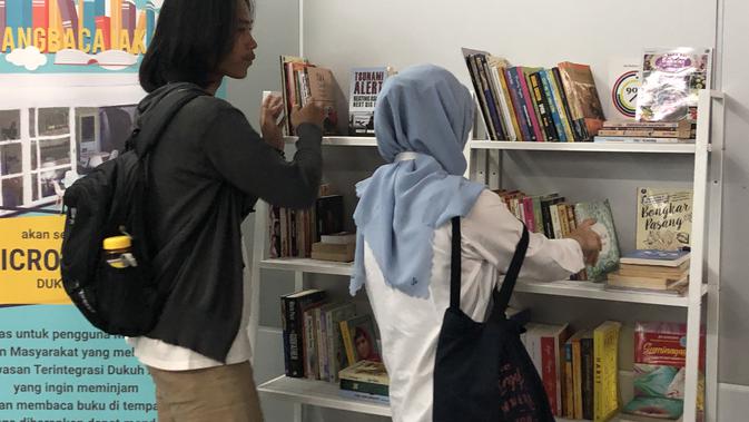 Ruang baca buku tersedia di setiap stasiun MRT Jakarta. (Liputan6.com/Ratu Annisaa Suryasumirat)