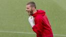 Kiper Manchester United, David de Gea, saat latihan jelang laga Liga Champions di Barcelona, Senin (16/4). Barcelona akan berhadapan dengan Manchester United. (AP/Joan Monfort)