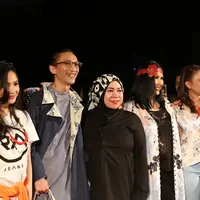 Seapa yang tak mengenal desainer kondang asal tanah air, Ivan Gunawan kini memamerkan hasil karya dan rancangannya di Indonesian Fashion Week 2016. (Andy Masela/Bintang.com)