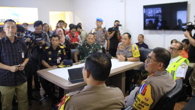 Kapolda Metro Jaya meninjau Bandara Soekarno-Hatta. (Liputan6.com/Pramita Tristiawati)
