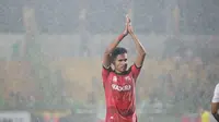Penyerang Madura United, Haris Tuharea. (Bola.com/Permana Kusumadijaya)