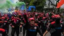 Para buruh juga mendesak pemerintah mencabut Omnibus Law Undang-Undang (UU) Cipta Kerja khususnya klaster ketenagakerjaan dan perlindungan petani. (JUNI KRISWANTO/AFP)
