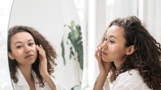 Biar ibadah Ramadan lebih afdol, coba 3 produk kecantikan lokal nan halal berikut ini.  | pexels.com/@pavel-danilyuk