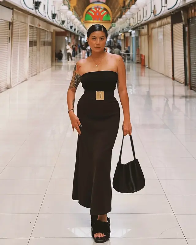 Elegan dan Chic dalam Balutan Outfit Serba Hitam