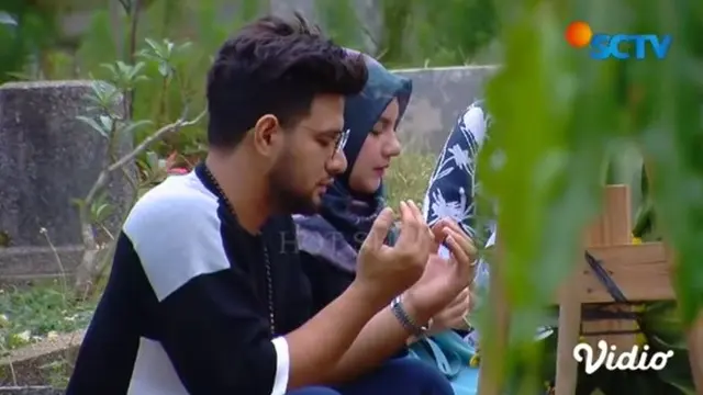 6 Momen Irish Bella Pertama Kali Ziarah ke Makam Anak Kembar, Berusaha Tegar