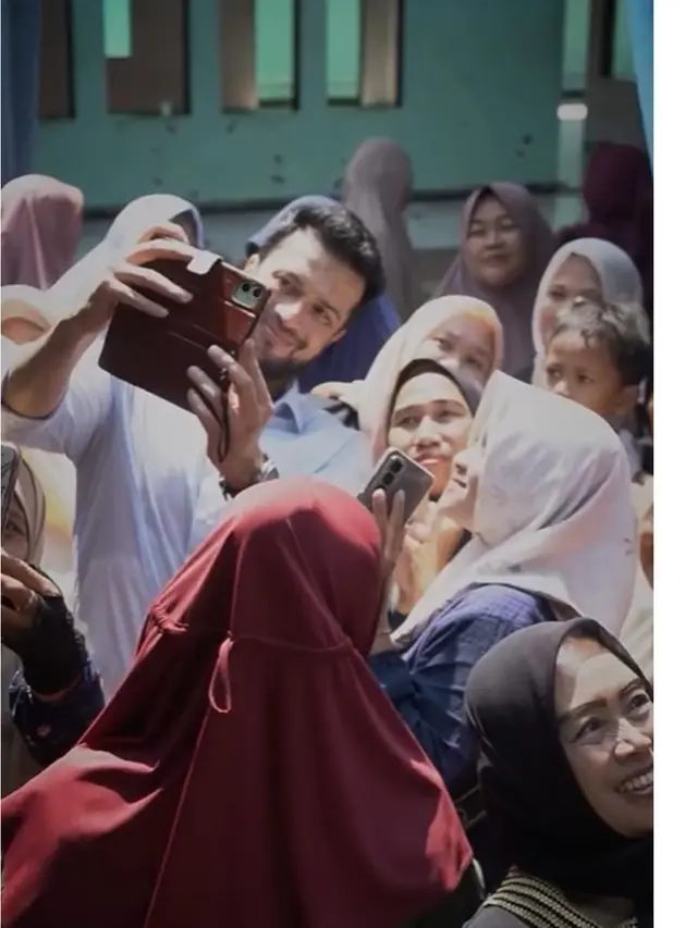 Pilih Naik KRL ke Gedung DPR, Ini 6 Potret Primus Yustisio saat Kunjungan Kerja
