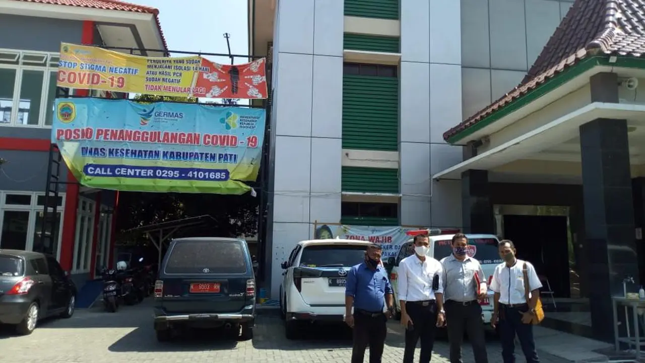 LBH Ansor Saat Mendatangi Dinas Kesehatan Kabupaten (DKK) Pati (Liputan6.com/Ahmad Adirin)