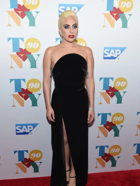 Banyak rumor yang mengatakan bahwa pertemuan Lady Gaga dan Ray Liotta karena sang ayah. Ayah Lady Gaga sangat bersahabat dekat dengan Ray. (AFP/Bintang.com)