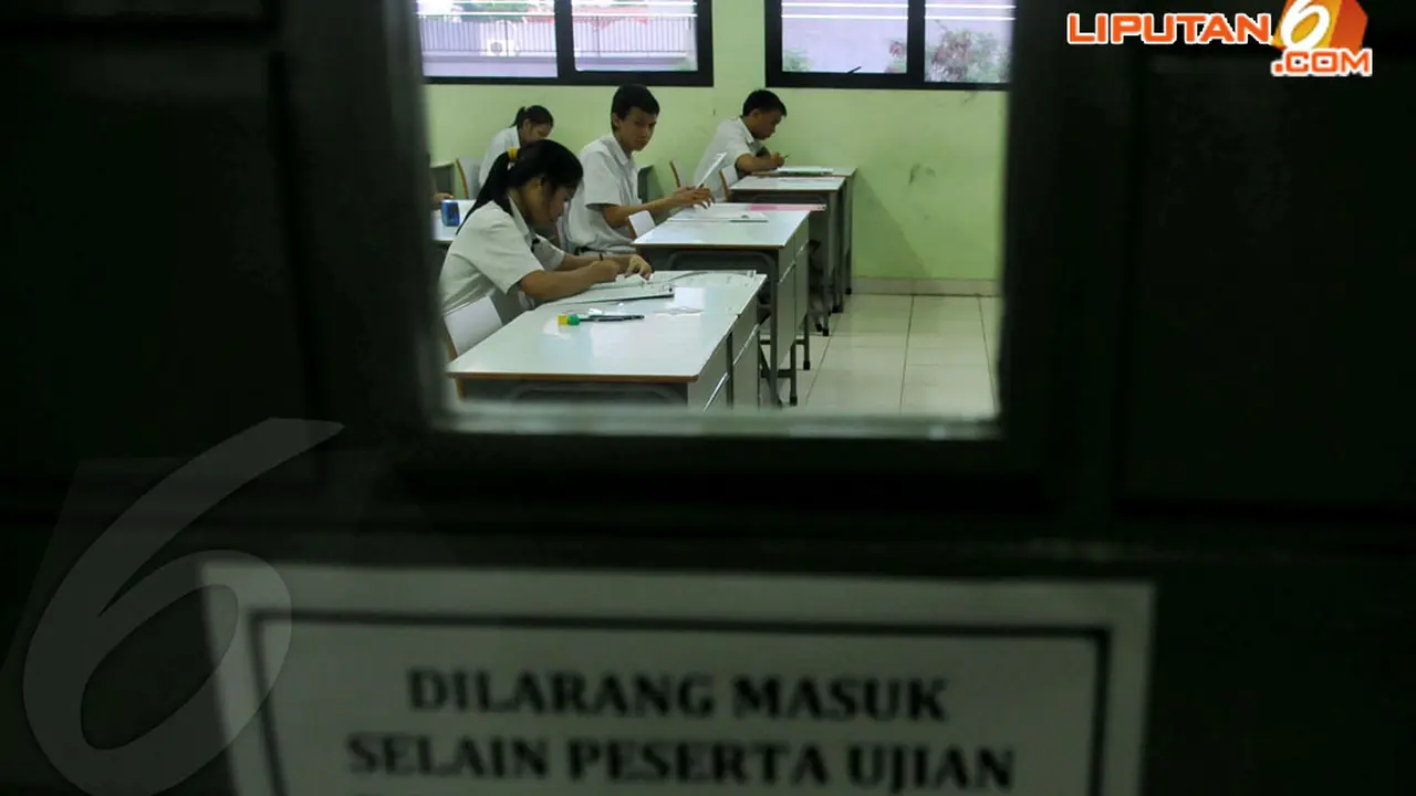 [FOTO] Hari Pertama UN di SMA 65 dan 112 Jakarta Berlangsung Tertib
