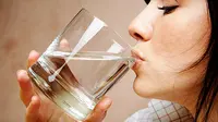 Ahli gizi menganjurkan, saat berbuka puasa, untuk minum air hangat agar tubuh lebih nyaman.